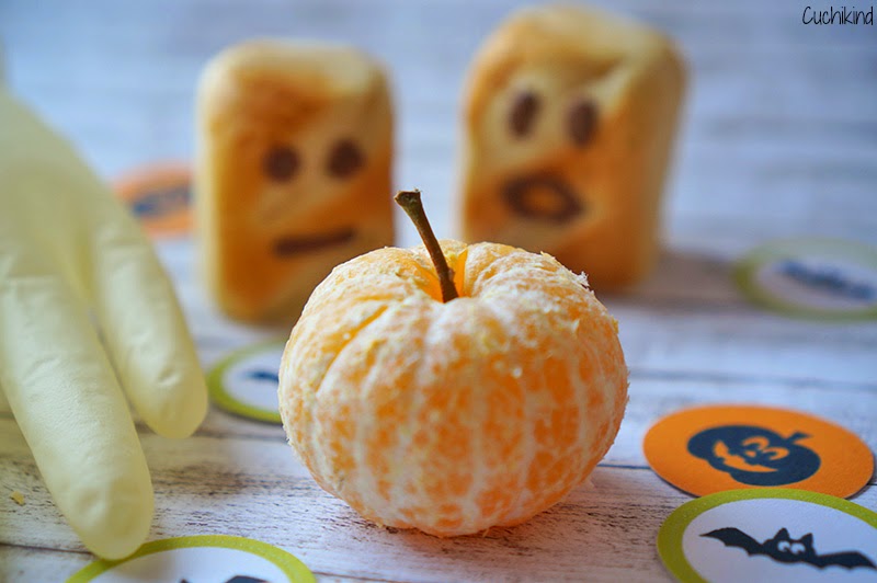 Kinder Halloween Mandarine als Kürbis