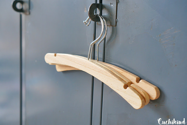 Kinderkleiderbügel aus Holz