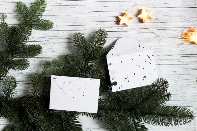 Weihnachtsgeschenkpapier schwarz-weiß