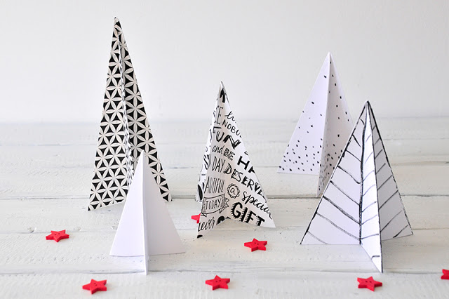 Weihnachtsbäume aus Papier