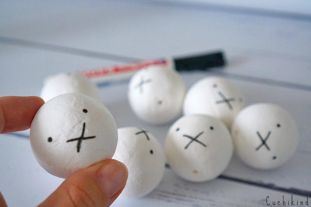 Adventskalender Styroporkugeln