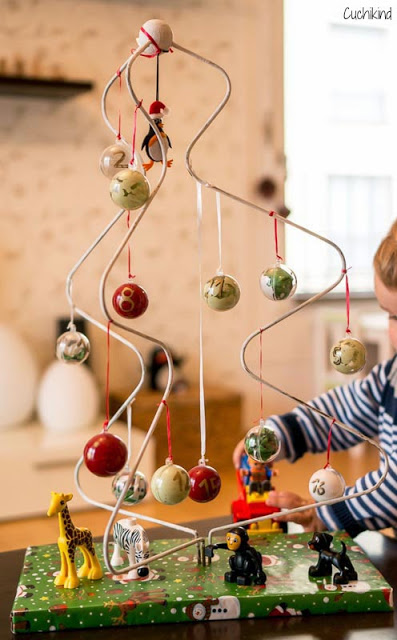 Adventskalender aus Acrylkugeln