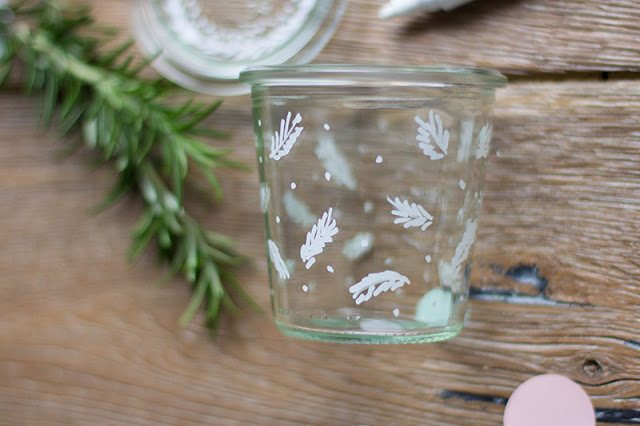 Tannenzweige auf Glas Tannenzweige auf Glas